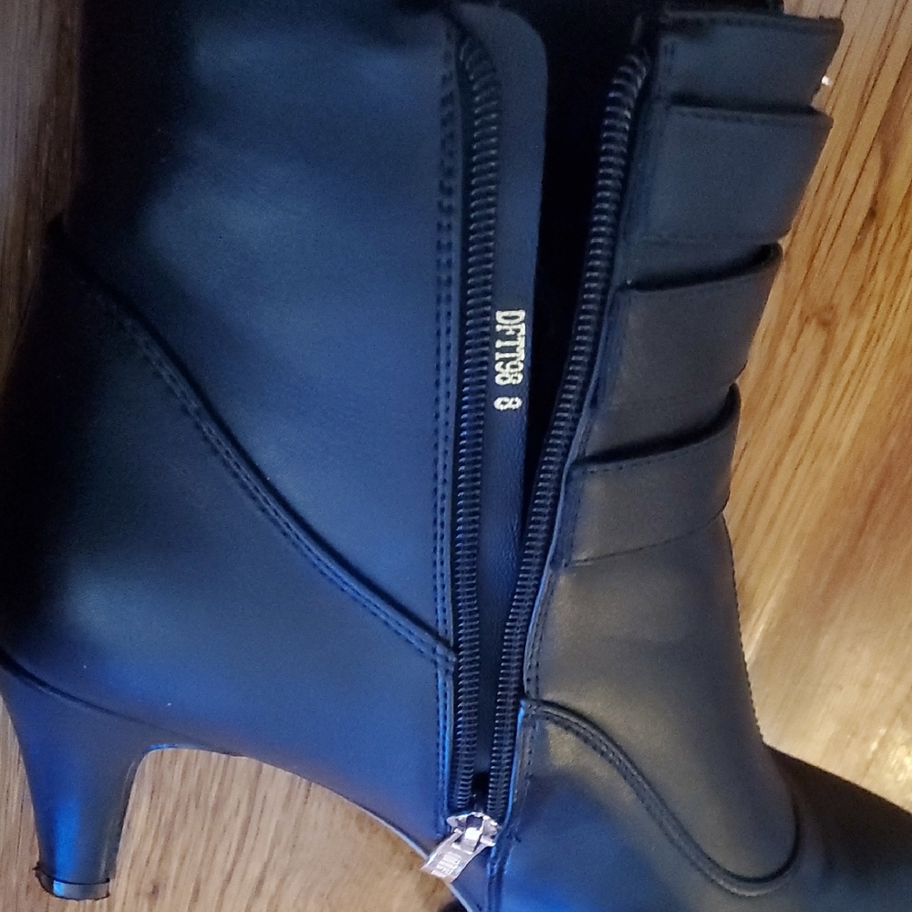 Chic Black Heeled Boots with Buckle Detail - Picture 7 of 9